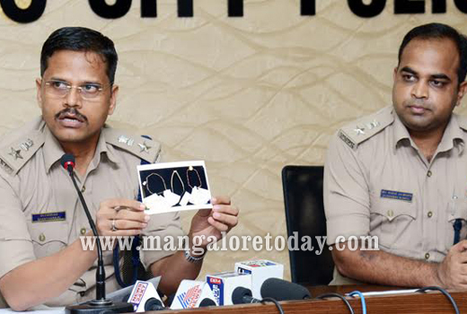 Police detain two women in robbery case 1